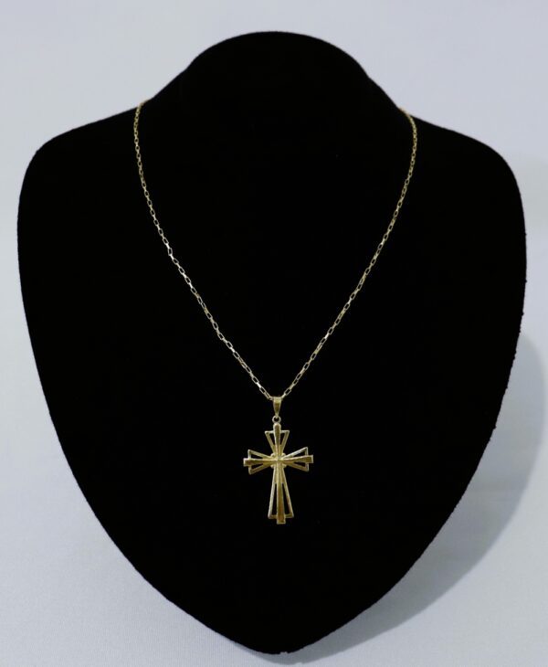 Corrente Cartie de 1,5 mm com Pingente de Cruz vazada banhada a ouro 18k