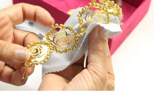 Por que as Semijoias Ficam Verdes Como Evitar 4 - Riavo Semijoias